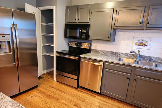 kitchen - Charming condo in the Deer Park neighborhood