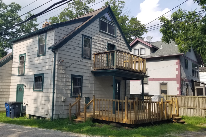 Back Decks - Burns Park Ann Arbor House - Walk to Campus & Downtown Ann Arbor - Great Location-Avail. Aug.1, 2026