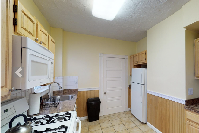 kitchen - Huge 4 Bed / 1 Bath w/ Laundry in unit available 9/1/24!! Apartments