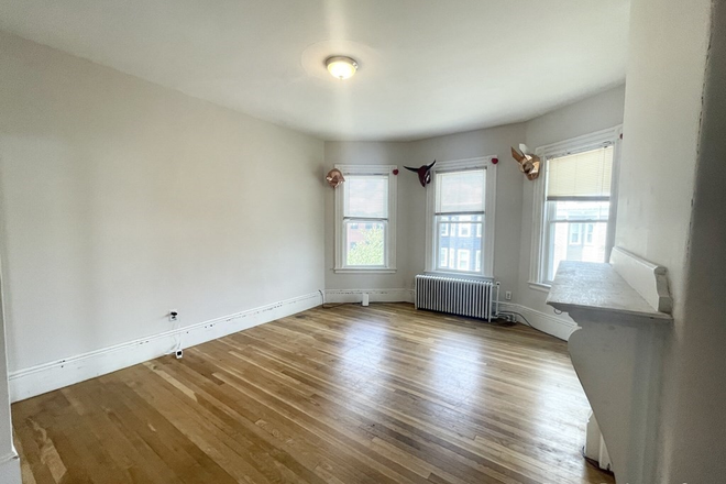 Call Arezou for info. 617-584-7817 - RENOVATED 4 BED ON SOUTH BOSTON/DORCHESTER LINE! Apartments