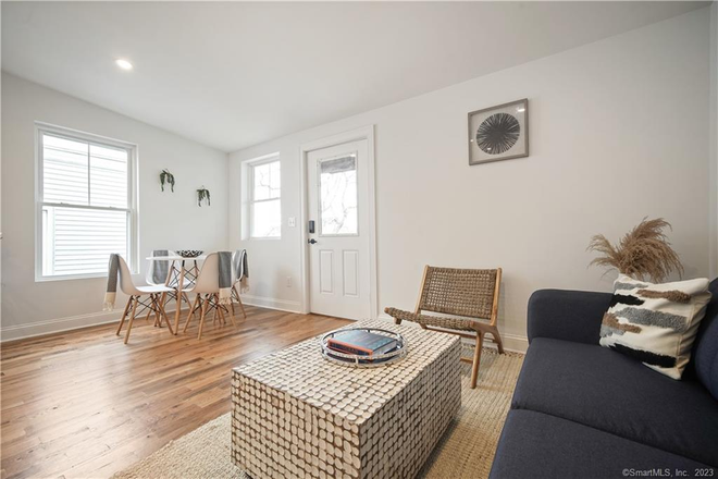Entrance - Stunning New Luxury Property,  4 minutes from UConn Stamford Campus Apartments
