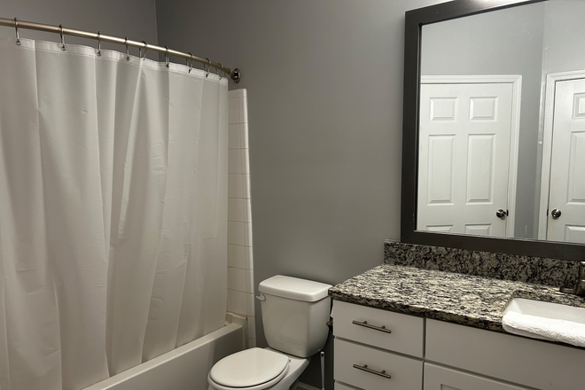 Bathroom - Summit Place at Limestone Apartments