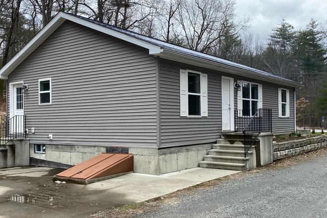 Exterior - Single home 25 min from campus