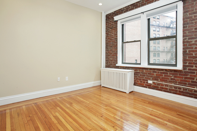 bedroom - Modern and charming 1 bed split in Fenway - Sept 1st Apartments