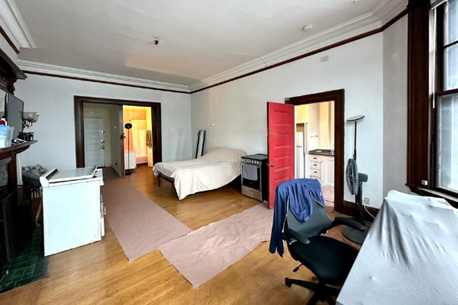 bedroom/living space - Spacious 1 Bed / 1 Bath w/ Heat and Hot Water Included - Back Bay - Avail. 9/1/24!!