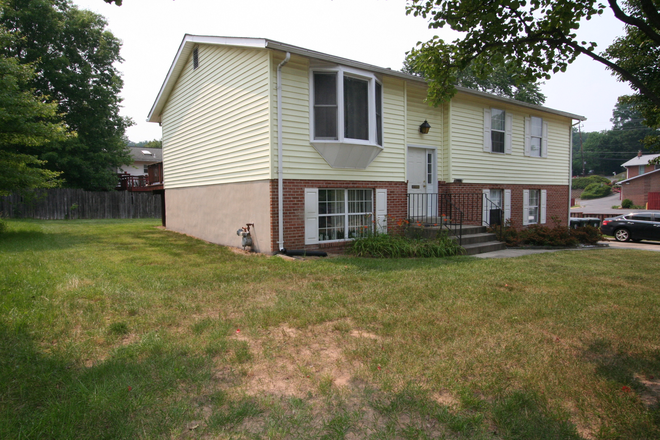 Front of house - ROOMS FOR RENT SHARED HOUSE