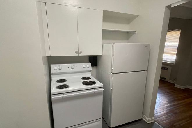 Photo - Edgewater House - Huge 2 BR unit in Lakewood with garage parking