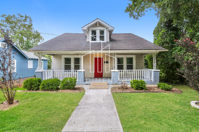 Front Exterior - Charming Rental on Cherry Street  8 bedroom 2 Bathrooms!