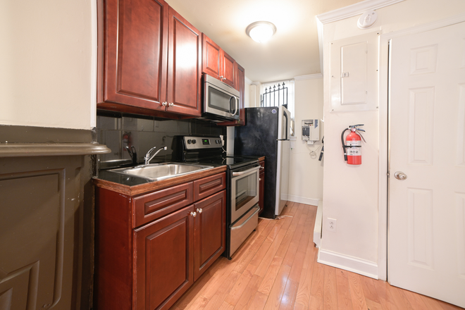 kitchen - Adorable Studio Steps From Campus Apartments