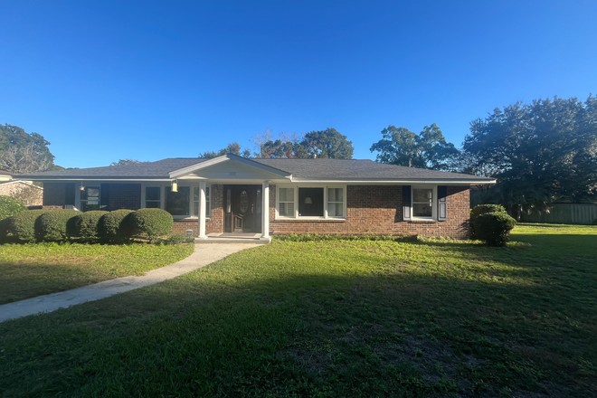 Front of house - 1 Room in a 4bed/2bath house - James Island