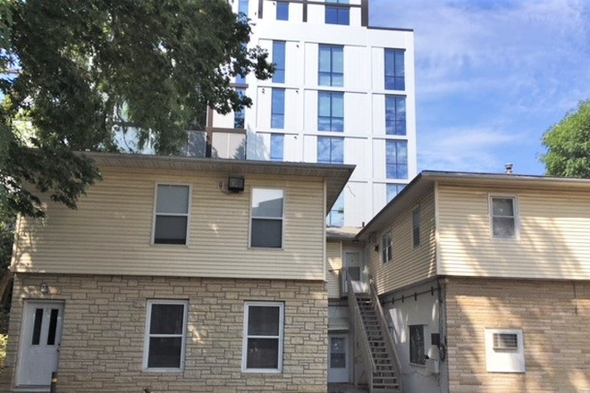 Exterior - 509 S Linn St