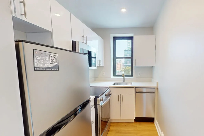 1 - Renovated modern Elevator Student Building close to Campus No fee Avail 9/1