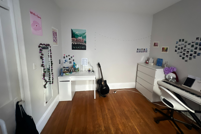 bed - 1/2 Bedroom split Hemenway Apartments