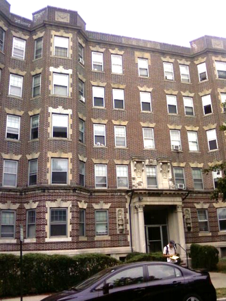 Visit [web address removed] - Wonderful front view 1 bedroom, with large kitchen, in Fenway Apartments