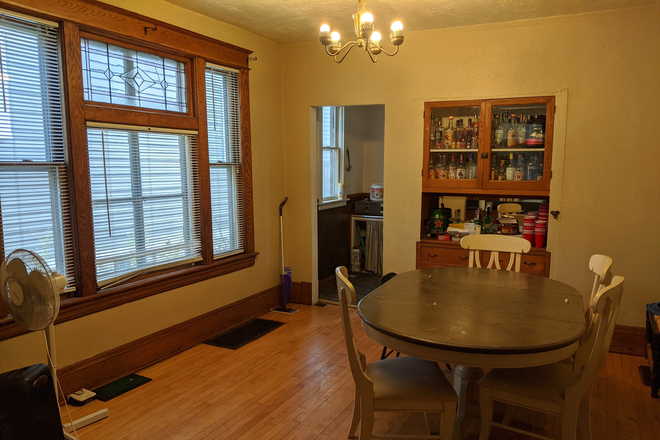 Dining Room - Charming Spacious 4/5 BR Duplex newer furnace Just Blocks from Campus! Duplex
