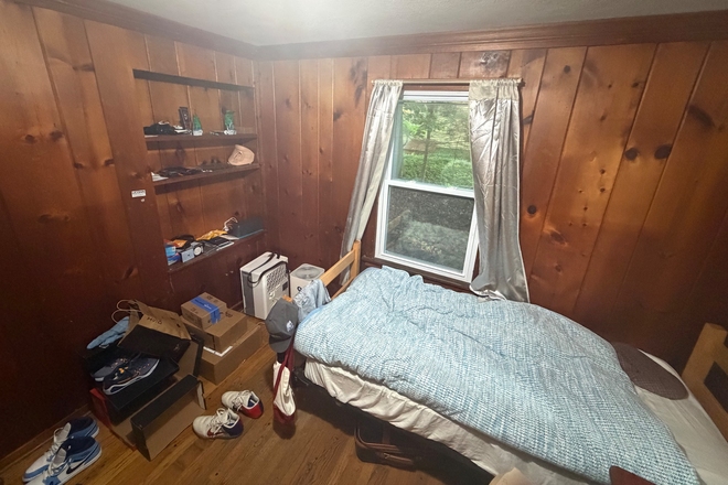 Bedroom - Private Room in Storrs – 5 min walk to UConn Campus! ($850/mo) House