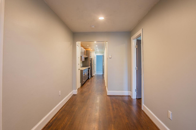 living room view 1 - Beautiful 3 bedroom 1 bath unit for rent Apartments