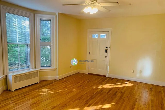 1 - AVAIL NOW! Spacious Porter Sq 2 bed, 1.5 bath, Easy MBTA! NO FEE! Apartments