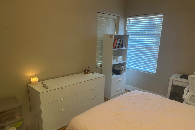 Bedroom - Room + private bathroom for rent in Sam Hughes house