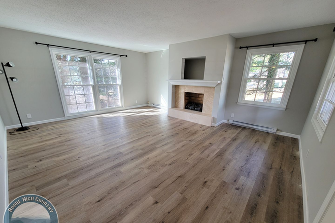 Photo - Adorable and Spacious Ranch Close to Town! House