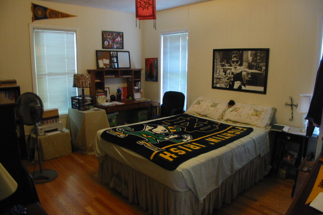 3 - Spacious 4 bed, 2 bath steps to the Porter T Condo