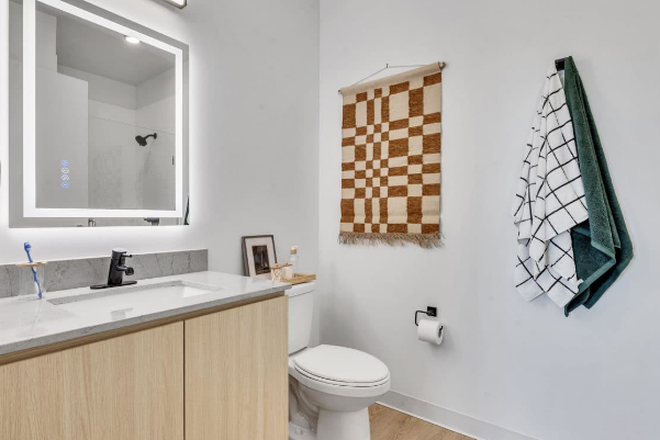 Bathroom (4 in unit) - Room in a 5bd/4bth Availablity - Fully Furnished - Steps away from UO Campus Apartments