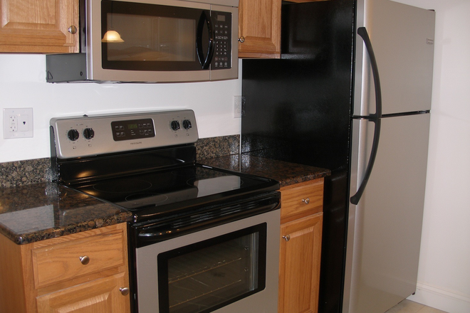 Kitchen - Beautiful Fully Furnished Apartment 2 blocks to Temple, newer construction building