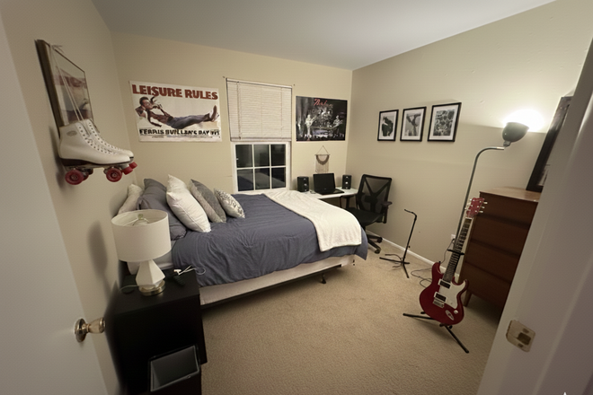 Bedroom - 1 Bed. SPECIAL $850/mo. Walk to UMD. Townhome