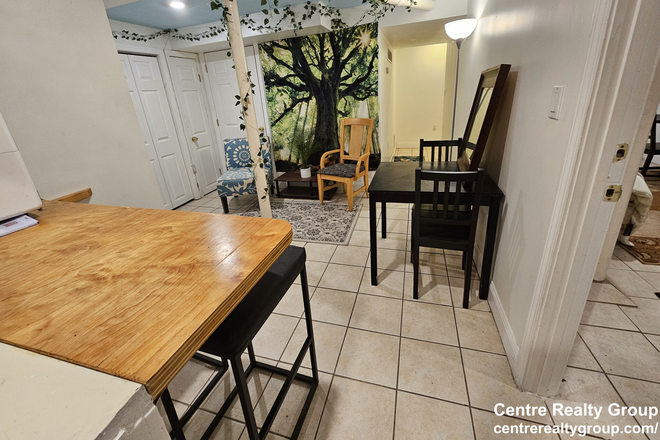 living/dining room - 2 bedrooms with yardspace available September! Apartments