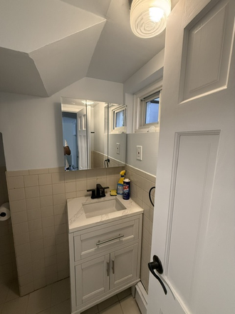 Bathroom - 1 Bedroom Apartment -Private entrance