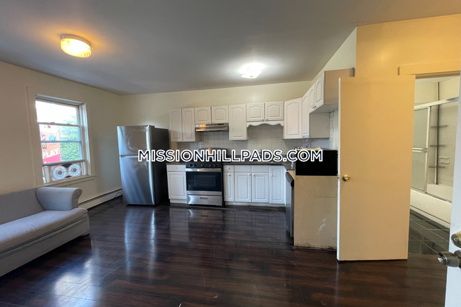 Kitchen - New Listing! NO BROKER FEE - 3 Bed 1 Bath Available 9/1/2026 on Tremont St.! Apartments