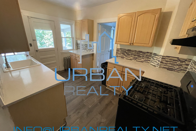 Ktichen - **AVAILABLE AUG 24/2025** LARGE 7 BED 2 BATH ON RADNOR - OFF STREET PARKING AVAIL - WALK TO CAMPUS!! Apartments