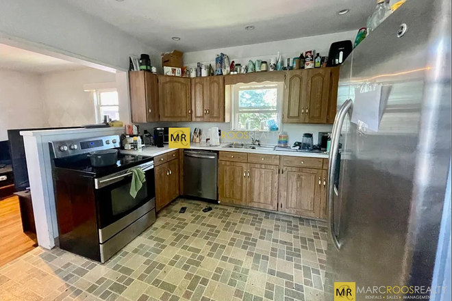 Call NOW for showings! 617-236-8600 - CURTIS AVE - *NO FEE* LRG MODERN 5BR/1BA NEAR TUFTS FOR *6/1/2027* W/ LNDRY IN BLDNG, PRKNG INC, DW Apartments