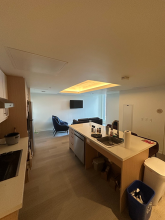 Entrance into unit - 1 Private Furnished Bedroom in a 4 Person Apartment - Oak House