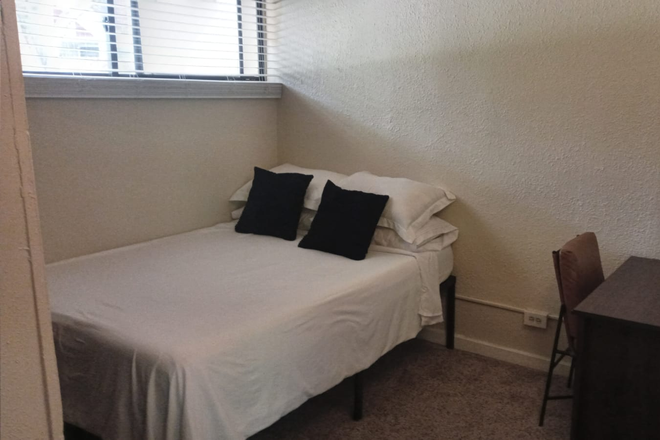 Bedroom - Summer Sublease: Furnished Room Near CU Boulder