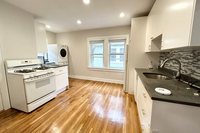 kitchen - Spacious 4-bed, 1-bath apartment