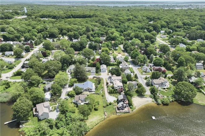 Ariel view - Waterfront on Narrow River House