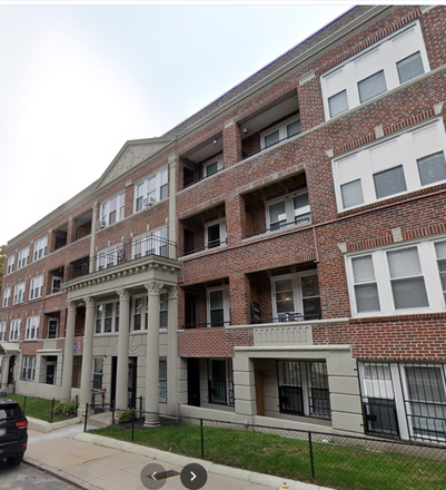 Hub Realty - Beautiful and spacious 1 bedroom with brand new kitchen, balcony, on green line T Apartments
