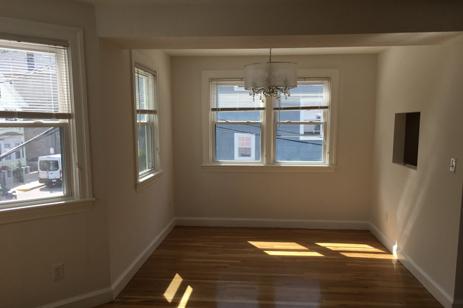 hubrealtyproperties.com - Giant recently updated 4 bedroom duplex, in Jamaica Plain Apartments
