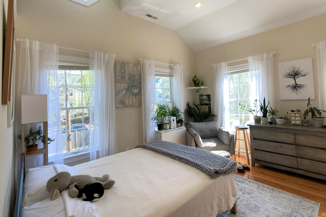 . - STUNNING 3 BED/2 BATH WITH IN-UNIT LAUNDRY, HEATING INCLUDED, NO BROKER FEE!! 9/1/26!!! Apartments
