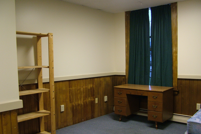 Main Room - Studio conveniently located close to VLS