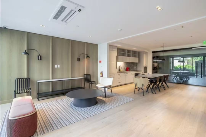 Public meeting area - 55 Brighton Ave – $1800 Furnished Room, 10 Min Walk to BU