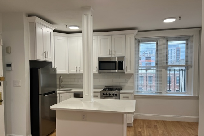 Kitchen - 2 Bedroom Apartment on Park Drive - Available 1/1/26 - Close to Campus!
