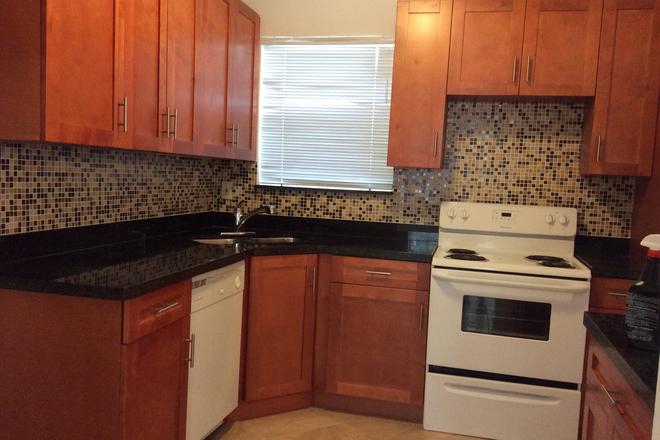 kitchen - Walk to the University of Miami - House for Rent  1540 Baracoa Ave Coral Gables 33146.