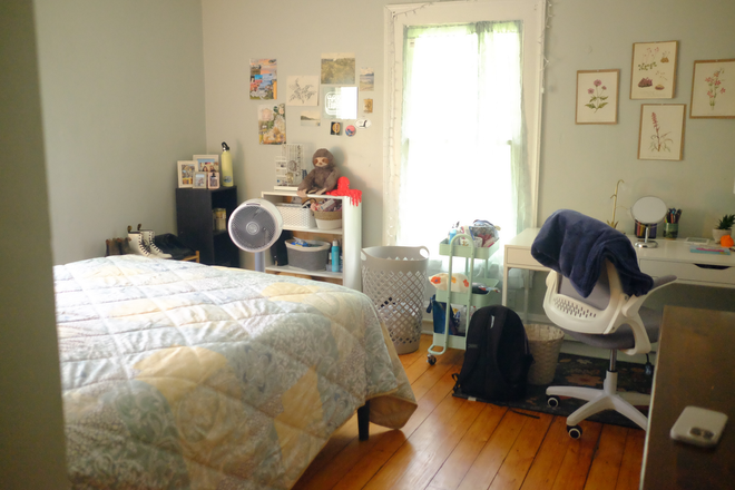 Queen size bed - Looking for subletter for spring semester '27.  Furnished bedroom at 17 Adsit Court. In person tour House