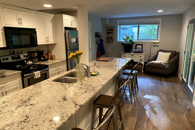 Kitchen and dining area - Terrace Level Apartment close to campus