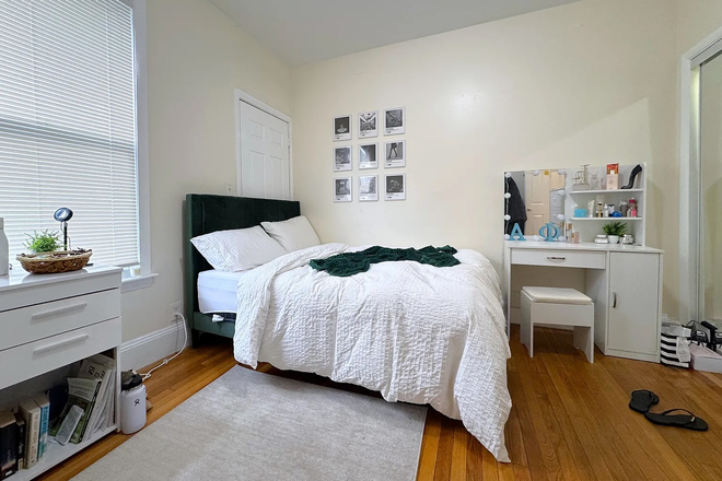 bedroom - Lovely Brookline 2 bed with large updated kitchen - for 9/1 Apartments