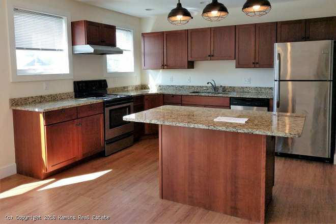 Kitchen - The Trolley Barn ( Mill District - North Amherst) Apartments