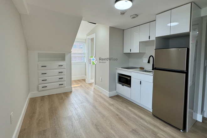 1 - Newly renovated studio with NO broker fee, all utilities and AC incl!