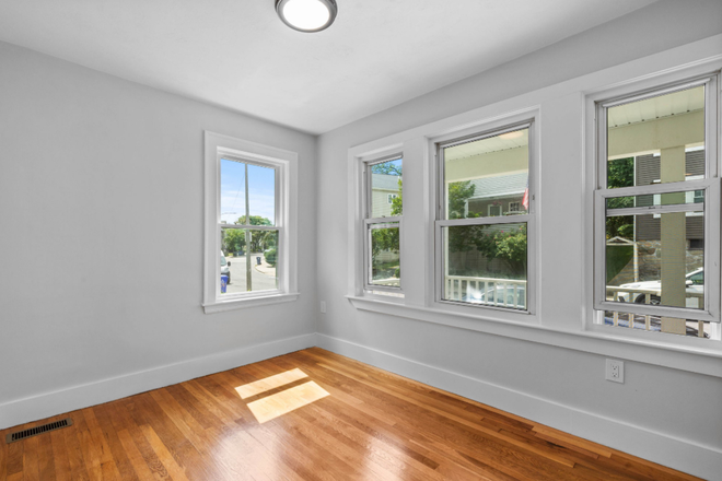 Bedroom - 170 Calumet Street 2 Bedrooms Available